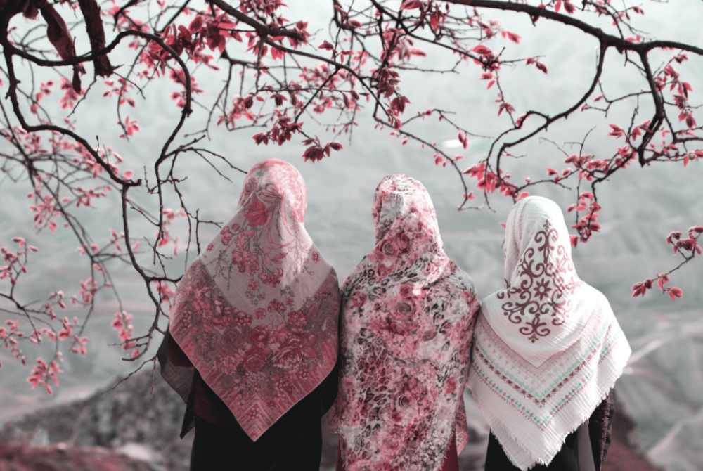 WANITA solehah adalah sebaik-baik perhiasan dunia. -Foto: Canva