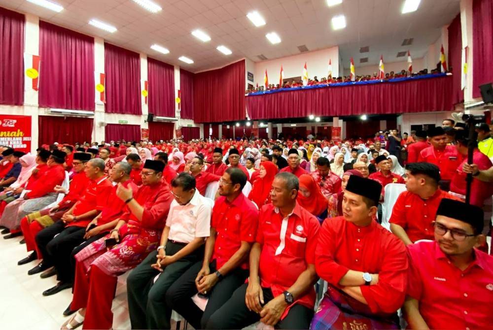 Sebahagian daripada perwakilan yang hadir pada Mesyuarat Perwakilan UMNO Bahagian Jeli di Bukit Nangka, Jeli pada Jumaat.