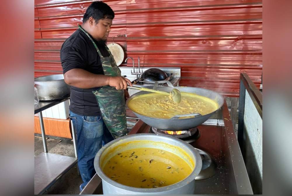 Menurut bapa kepada dua cahaya mata itu, masakan tersebut dijual pada harga RM8 semangkuk dan RM10 jika bersama nasi putih, sambal, timun dan ikan kering goreng.