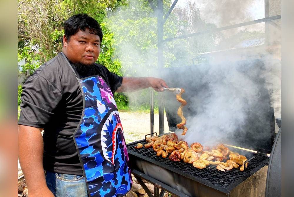 Pada awalnya Mohd Afiq hanya berani menjual sekitar lima kilogram (kg) perut lembu salai setiap hari namun kini ia bertambah sehingga 50 kg.
