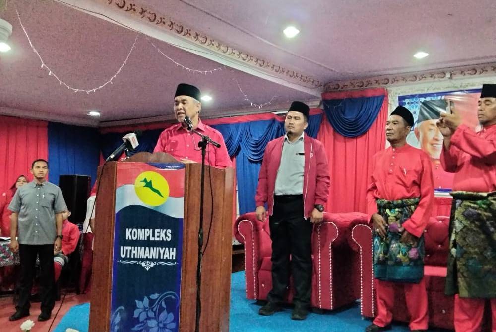 Ahmad Zahid berucap pada Majlis Penutup Mesyuarat Perwakilan UMNO Bahagian Pasir Puteh Kali Ke-30.
