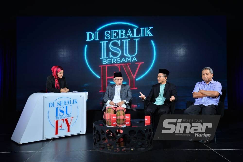 Dari kiri: Finaz, Mohd Azmi, Azri dan Kamarul Zaman ketika program ‘Di Sebalik Isu’ bertajuk NGO: Bantu atau Tipu di Studio F, Kompleks Kumpulan Karangkraf, di sini pada Jumaat. Foto SINAR HARIAN/ ASRIL ASWANDI SHUKOR.