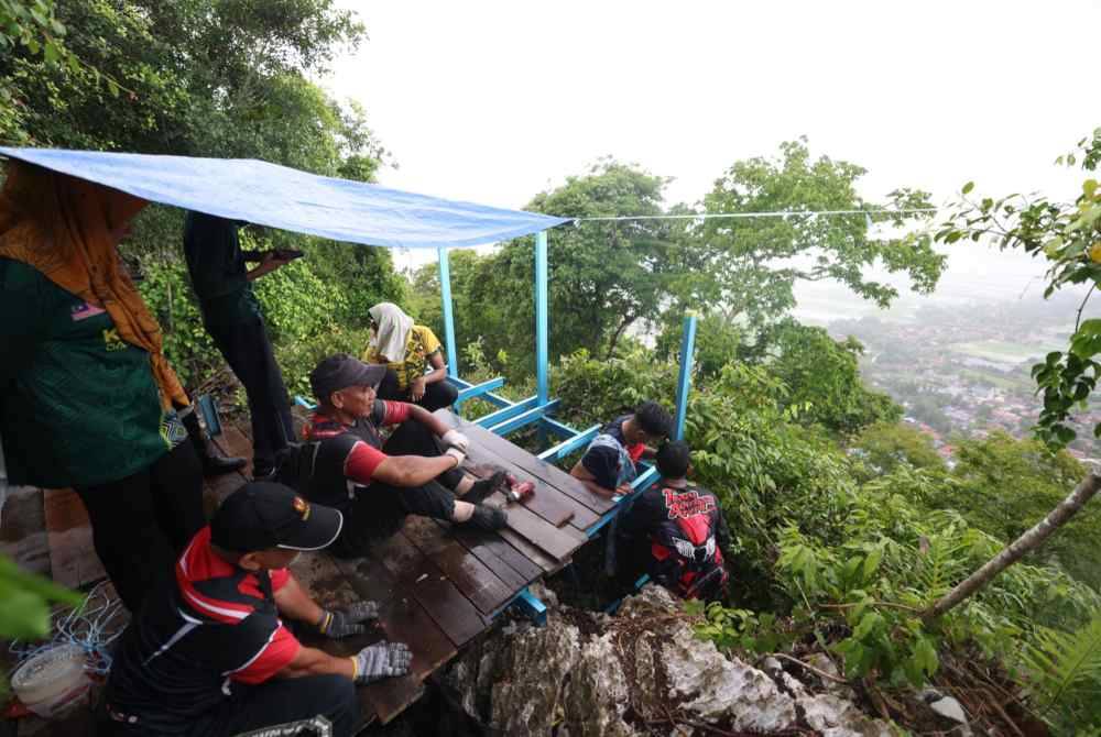 
Pengunjung boleh beribadat dengan selesa.