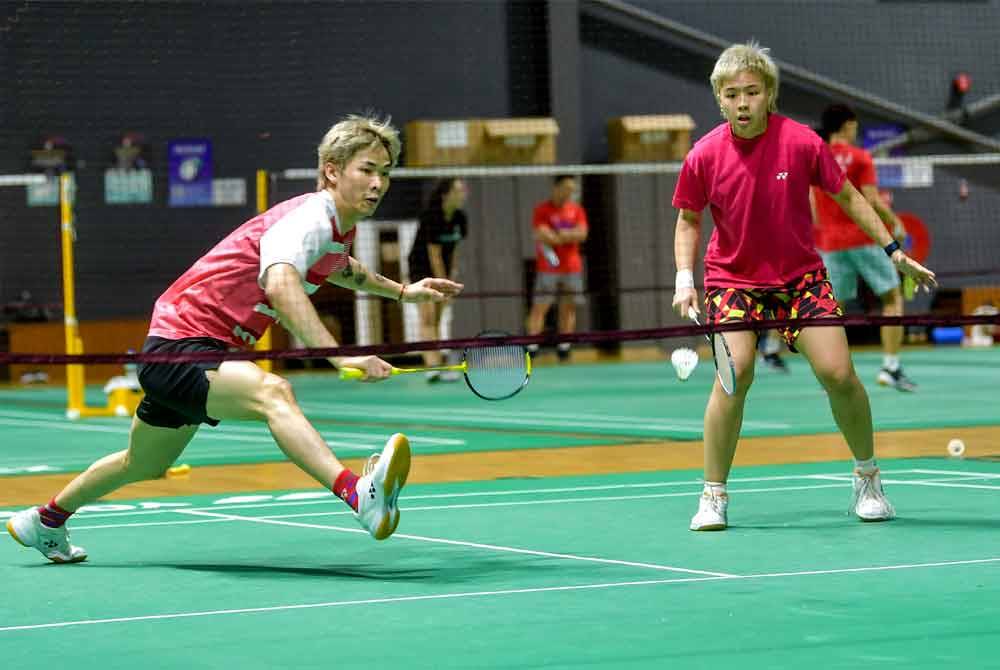 Ee Wei (kanan) dan Tang Jie giat menjalani latihan di Bukit Kiara, Kuala Lumpur menjelang Sukan Olimpik di Paris hujung bulan ini. Foto Bernama.