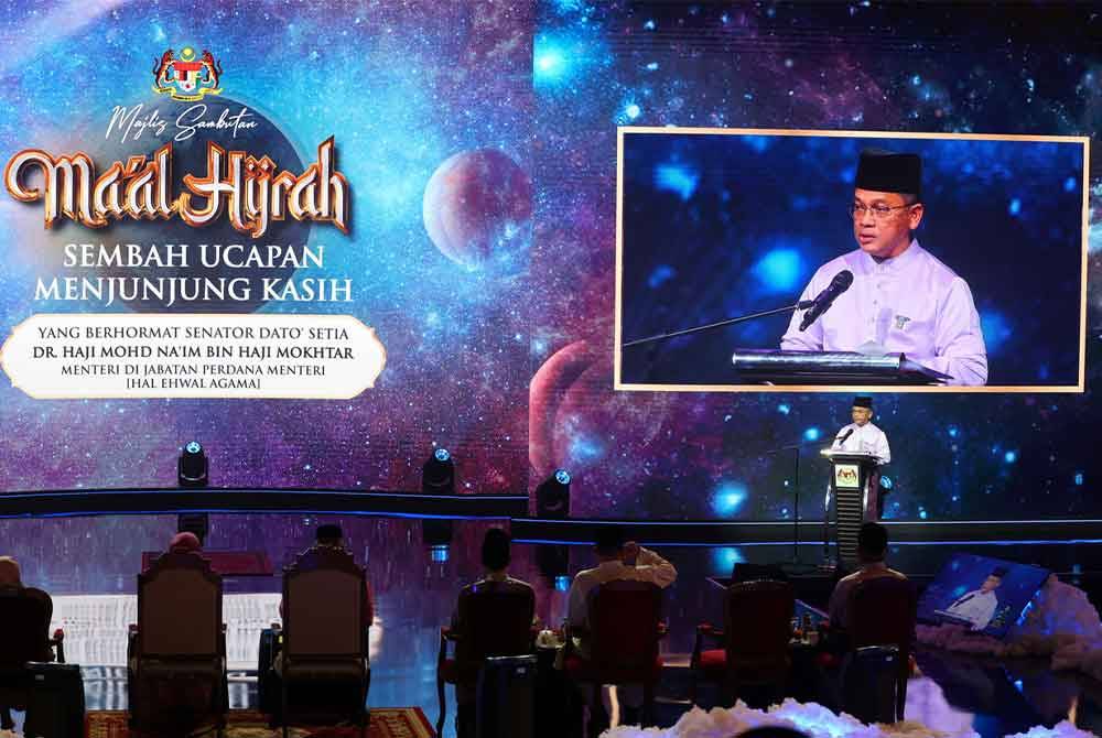 Menteri di Jabatan Perdana Menteri (Hal Ehwal Agama), Datuk Dr Mohd Na'im Mokhtar menyampaikan ucapan pada Majlis Sambutan Ma'al Hijrah Peringkat Kebangsaan Tahun 1446H/2024M di Pusat Konvensyen Antarabangsa Putrajaya (PICC) pada Ahad. Foto Bernama