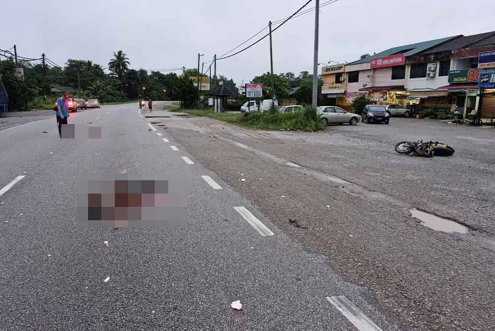 Penunggang motosikal maut manakala warga emas yang merupakan pejalan kaki mengalami kecederaan parah selepas terlibat dalam satu kemalangan di Kilometer 25, Jalan Lipis Merapoh di sini pada Ahad.