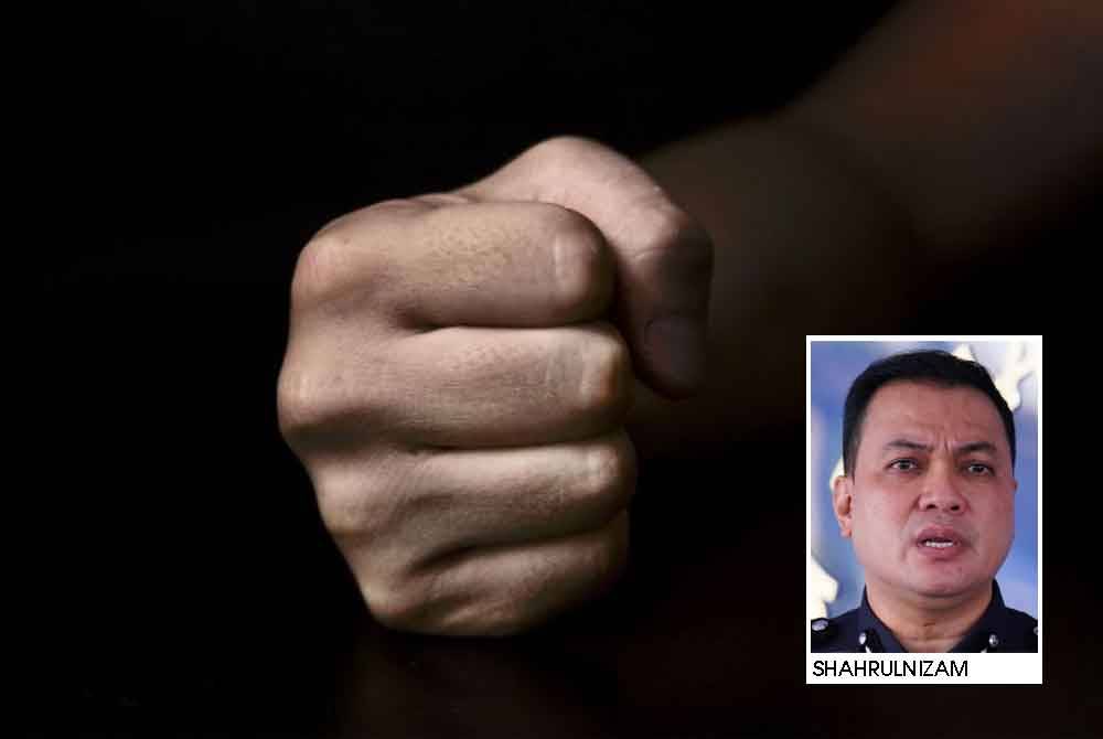 Seorang pelakon disiasat dipercayai menumbuk teman wanitanya di Ara Damansara, di sini pada Ahad.