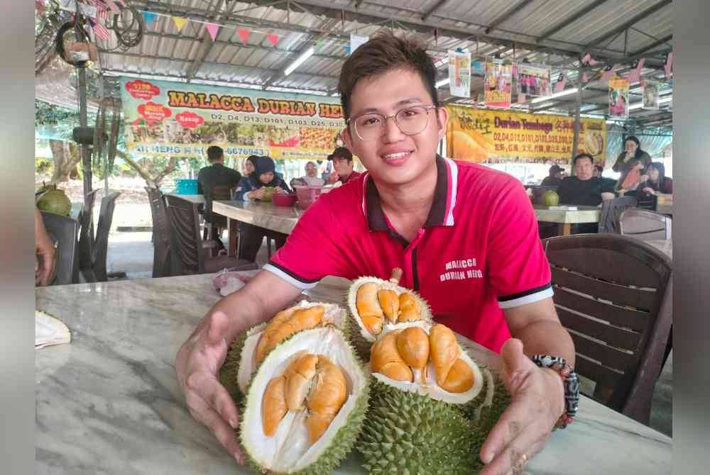 
Antara durian dijualnya Thian Yew yang diambil dari Melaka dan Muar Johor.