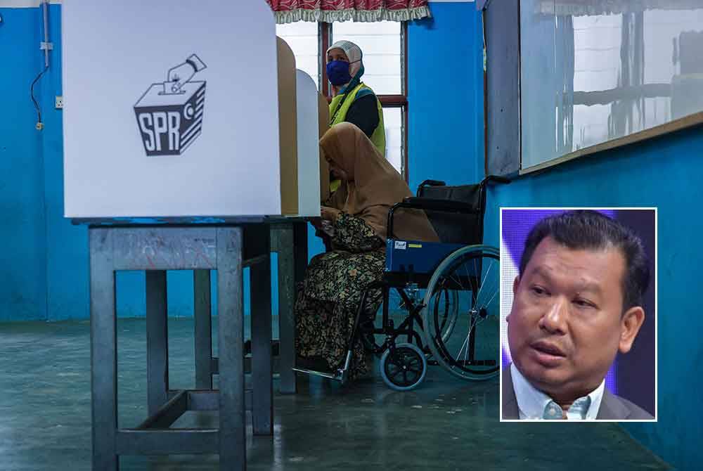 Sudah tiba masanya SPR teroka kaedah baharu seperti undi secara dalam talian sebagai usaha menarik orang mengundi berbanding kaedah tradisional secara fizikal. - Gambar hiasan, gambar kecil: Ahmad Zaharuddin Sani