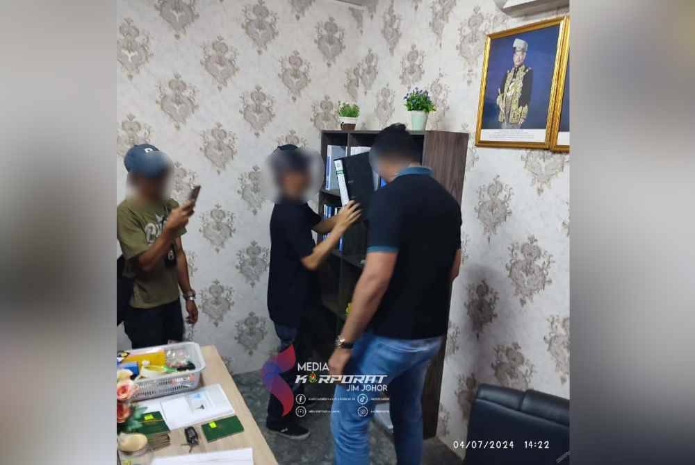 Op Sita JIM Johor di sebuah premis pejabat ldi Permas Jaya pada Khamis lalu.