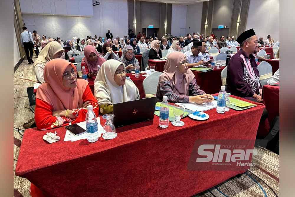 Peserta yang menyertai Simposium Mineral Strategik Unsur Nadir Bumi Kelantan 2024 di Kota Bharu pada Isnin.