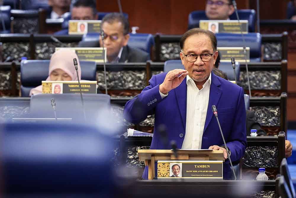 Anwar semasa sesi Waktu Pertanyaan-Pertanyaan Menteri pada sidang Dewan Rakyat pada Selasa. Foto Bernama