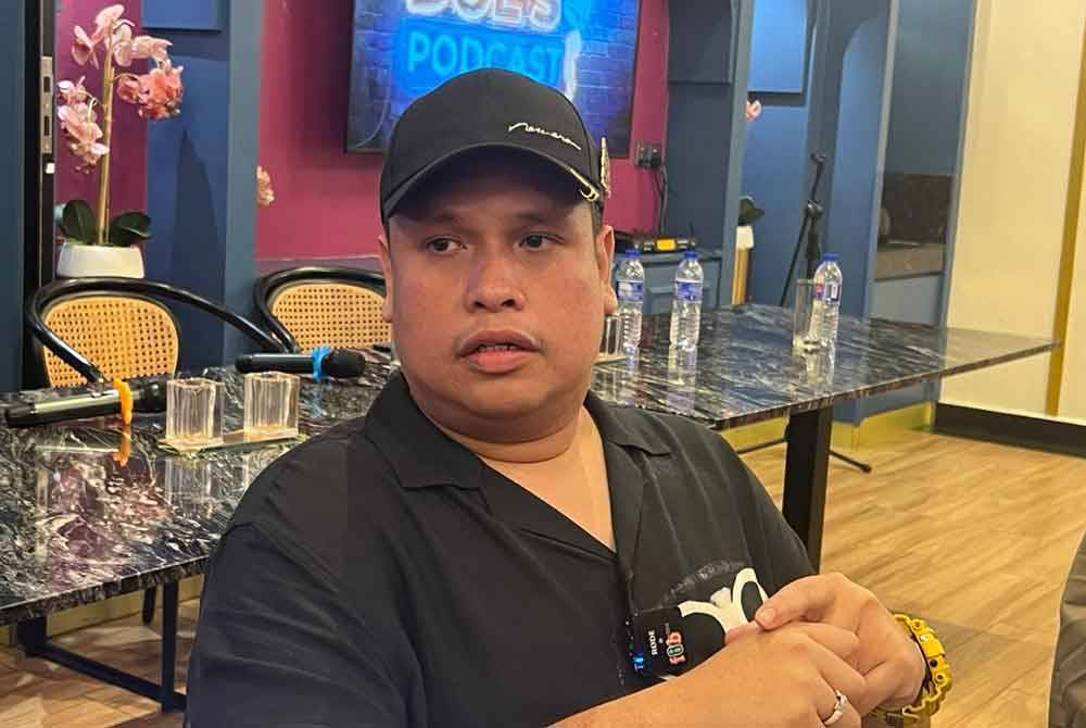 Shuk memulakan perniagaan berasaskan produk penjagaan kulit wajah secara dalam talian.