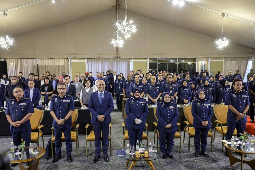 Anis Rizana (tengah) ketika menghadiri Majlis Pelancaran Audit Verifikasi Pematuhan (AViP) JKDM pada Rabu. Foto Bernama