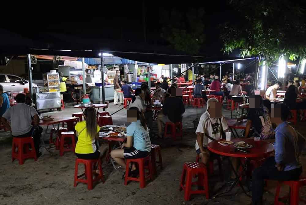 Tempat awam yang dijadikan operasi kedai makan diambil tindakan oleh DBKL pada Rabu.