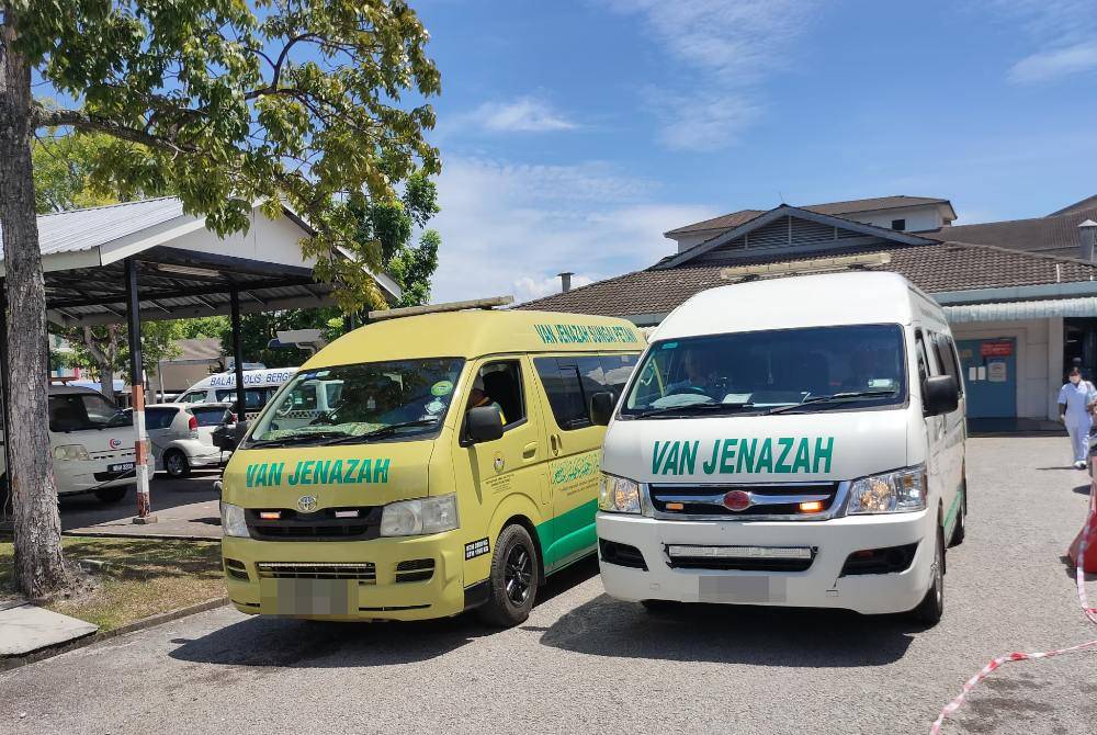 Jenazah dibawa pulang ke kediaman di Seremban, Negeri Sembilan sebelum dikebumikan.
