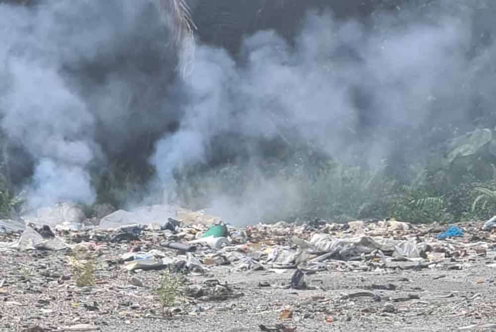 Kawasan tapak pembakaran terbuka yang sudah diambil tindakan, namun masih melakukan aktiviti sama. FOTO/ Penduduk Kampung Sijangkang.