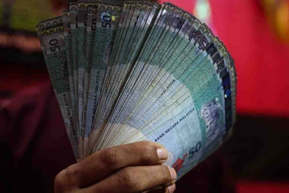 Pada jam 6 petang, ringgit didagangkan lebih tinggi kepada 4.6855/6895 berbanding dolar AS daripada 4.6985/7010 ketika ditutup pada Rabu. Gambar hiasan