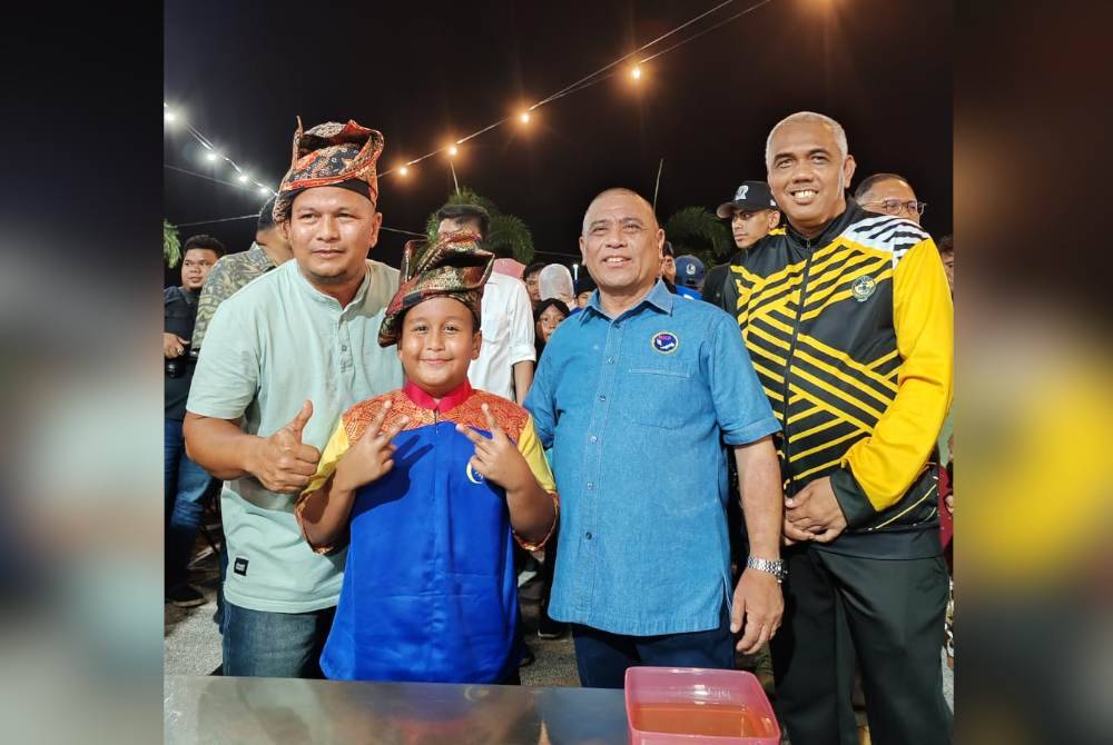 Adli Nur Iman bersama Saarani dalam satu majlis pada Mei lalu.