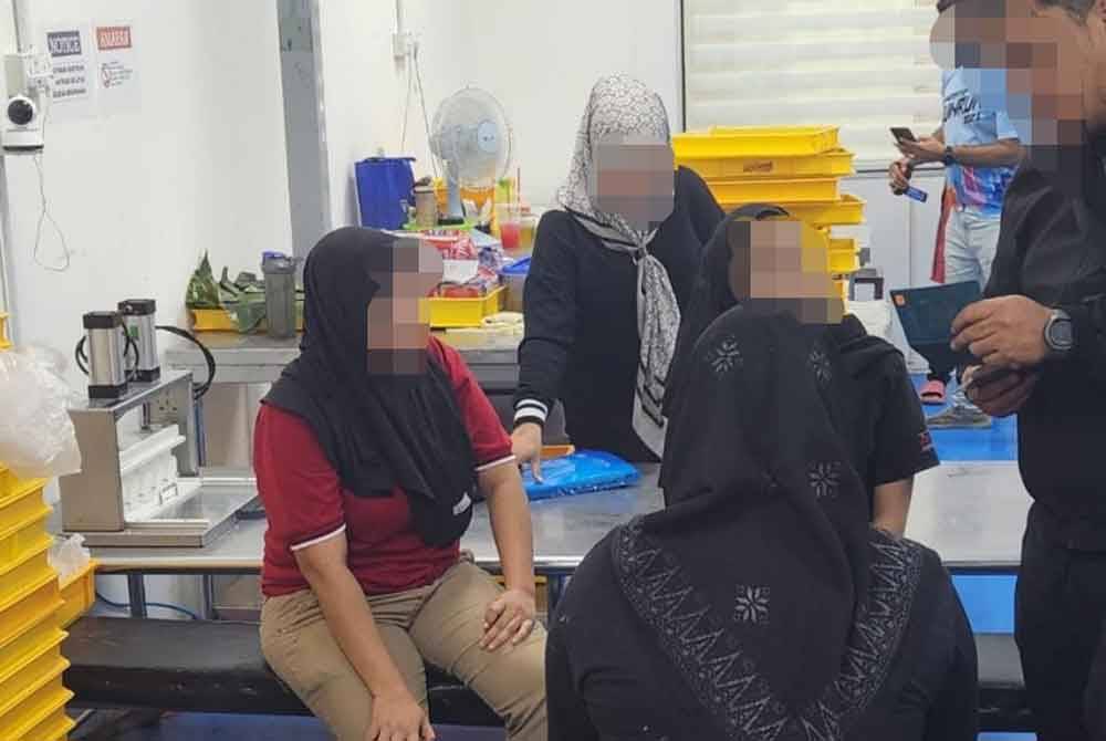 Antara warga asing yang diperiksa dalam serbuan di sekitar Shah Alam, pada Khamis.