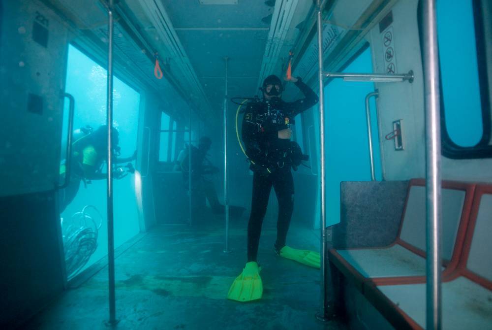 Tapak terumbu baru yang dinamakan sebagai Tapak Selam Al-Sultan Abdullah ini direncanakan dapat meningkatkan kelestarian biodiversiti marin dengan menyediakan kawasan pembiakan ikan dan hidupan marin lain. Foto Bernama