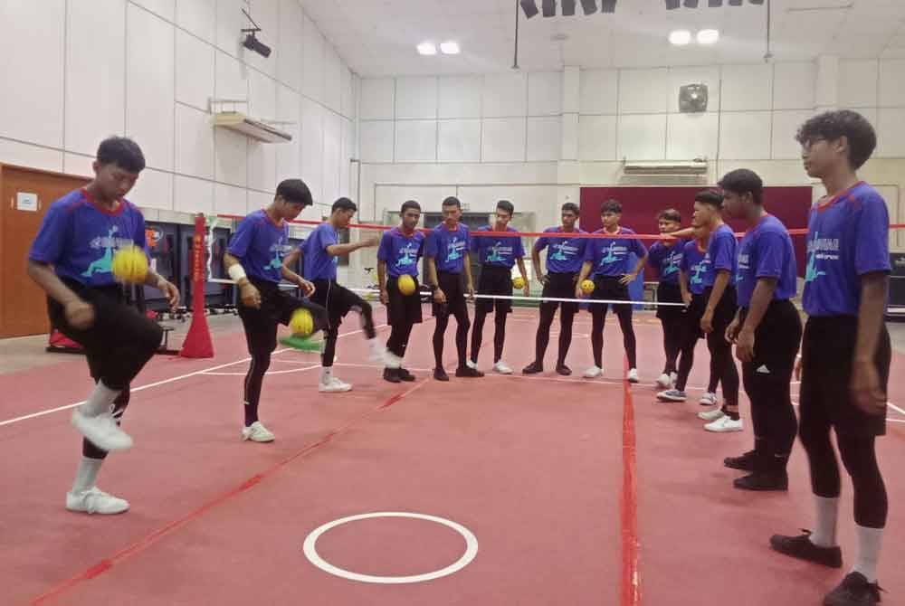 Sesi latihan yang dijalankan di gelanggang di Majlis Sukan Negeri Sembilan.