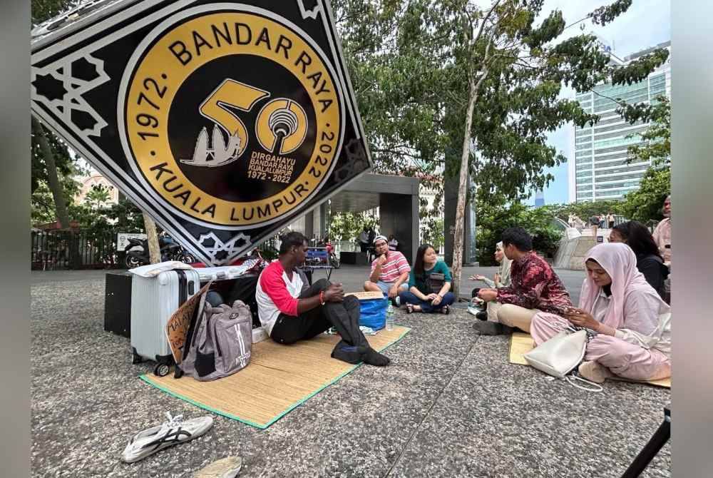 Tindakan Mythreyar yang melakukan mogok lapar melebihi 100 jam sejak rabu lalu mula mendapat perhatian banyak pihak.