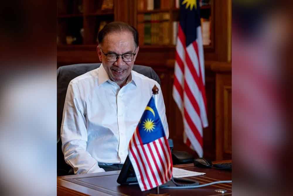 Anwar menerima panggilan telefon daripada Presiden Uzbekistan, Shavkat Mirziyoyev kepada Anwar, tengah hari tadi. Foto Facebook Anwar Ibrahim