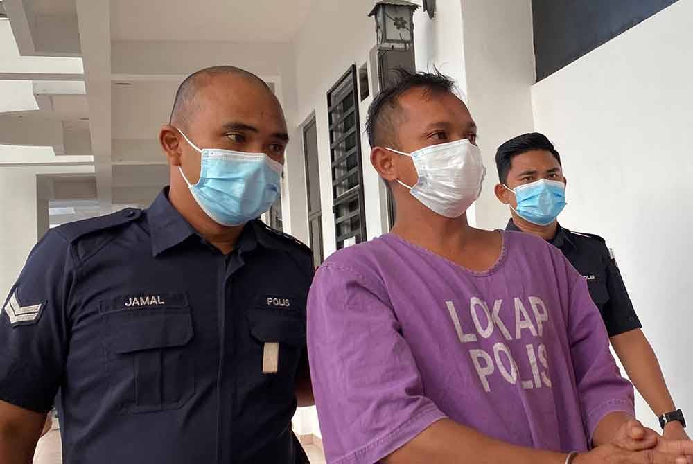 Perintah reman disambung selama dua hari bagi membantu siasatan membabitkan kematian dua beradik yang meninggal dunia dipercayai akibat makan keropok beracun.