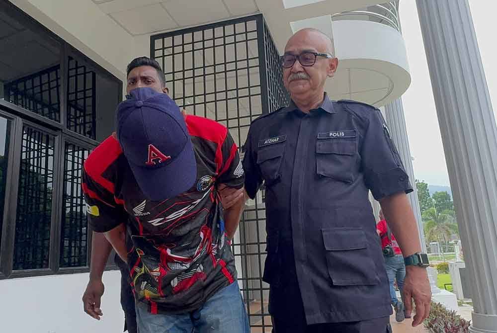 Seorang pemandu van mengaku tidak bersalah di Mahkamah Majistret di sini pada Selasa atas dua pertuduhan menghalang tugas penjawat awam dan memandu secara melulu.