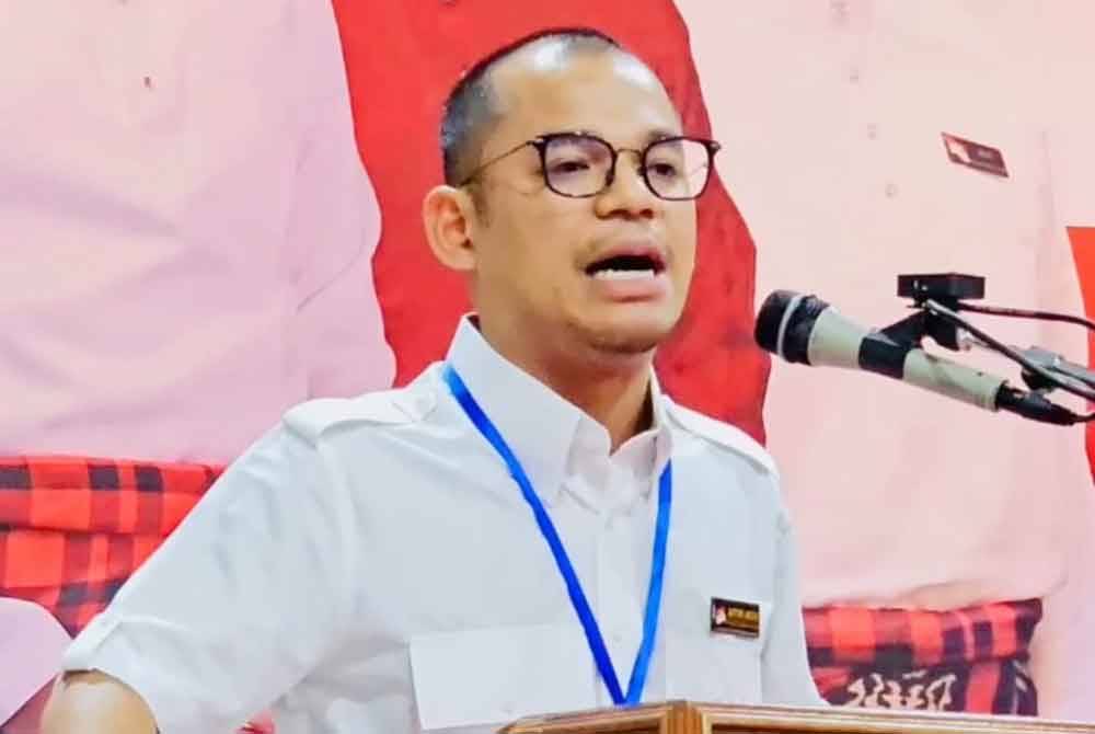 Afifi semasa berucap pada Mesyuarat Perwakilan Pemuda UMNO Bahagian Kapar di Dewan Dato' Ahmad Razali.