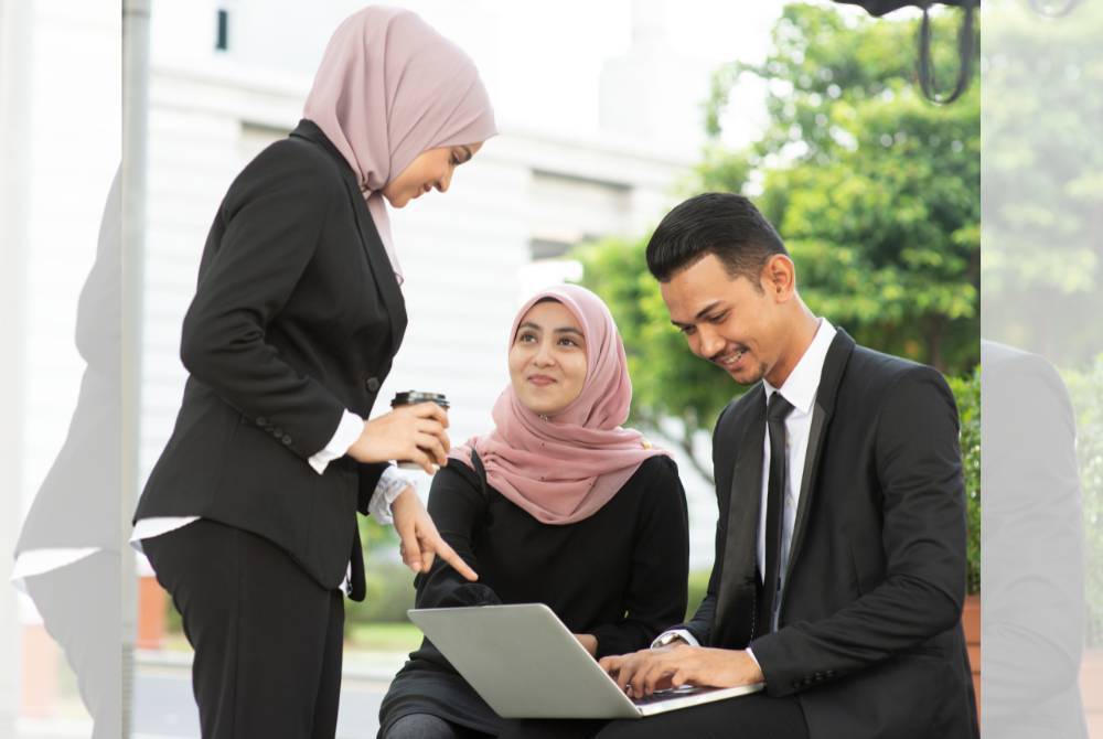 JUMHUR ulama menyatakan, suara wanita bukanlah aurat sebagaimana yang ramai sangkakan. -Gambar hiasan/ Foto: Canva