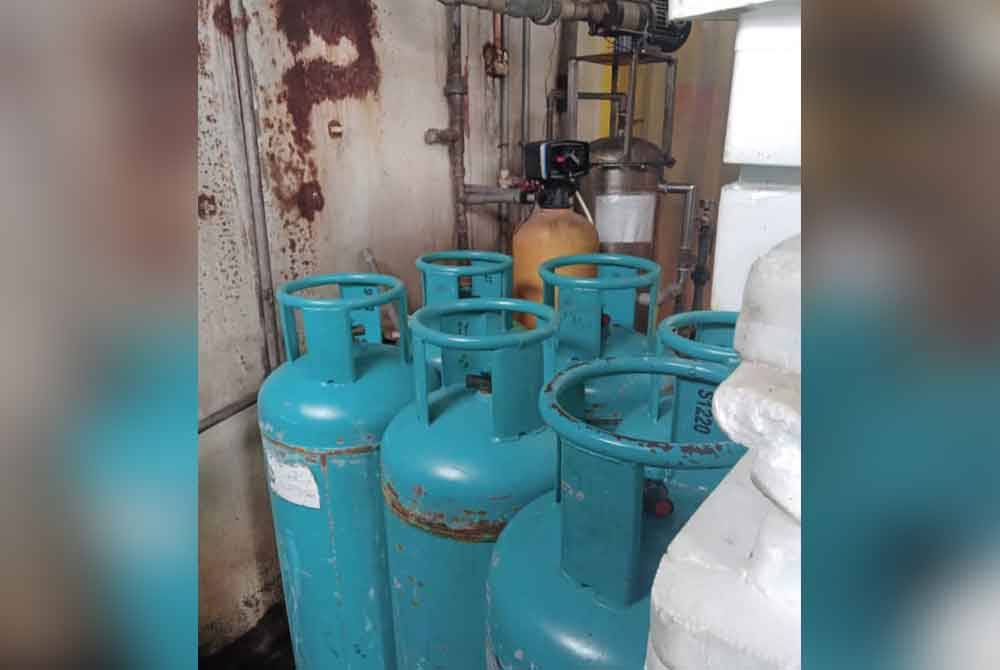 Enam tong LPG turut disita KPDN Perak ketika Ops Tiris 3.0 yang dijalankan di Kawasan Perindustrian Menglembu di sini pada Selasa.