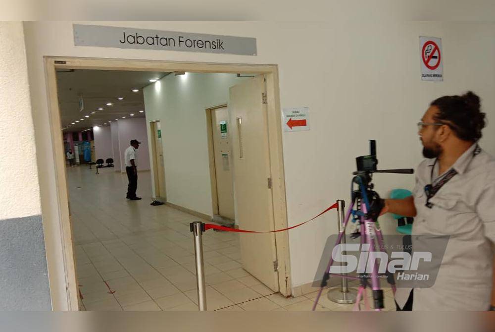 Suasana di pekarangan Unit Forensik Hospital Sungai Buloh pada Rabu.