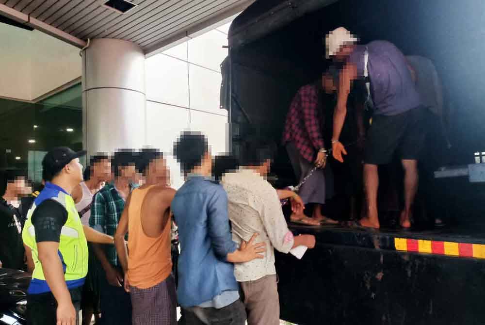 Semua yang ditahan dibawa ke Ibu Pejabat Polis Daerah (IPD) Kerian bagi siasatan lanjut.