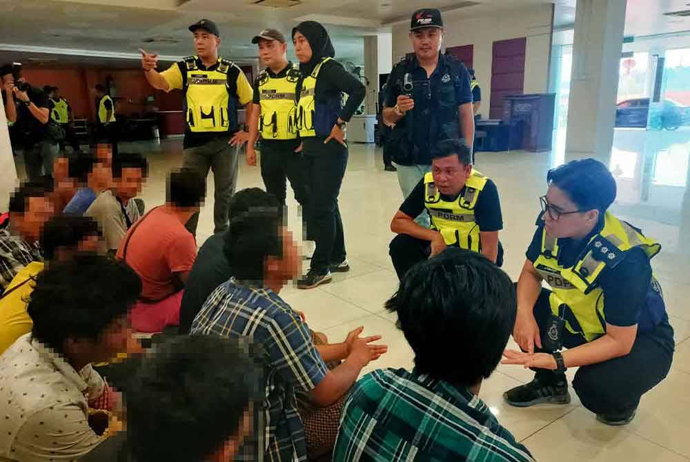 Kesemua pekerja warga Myanmar dan China berusia lingkungan 20 hingga 40 tahun didapati telah melakukan pelbagai kesalahan Imigresen.