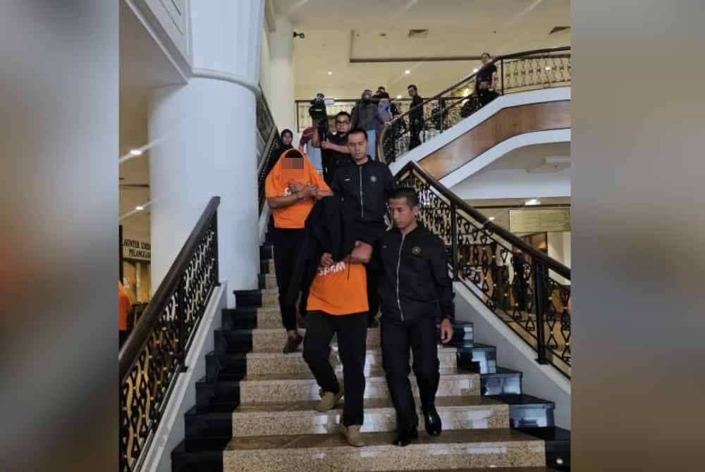 Tiga anggota penguat kuasa ditahan reman tujuh hari selepas permohonan reman oleh SPRM Sabah dibenarkan di Mahkamah Majistret Kota Kinabalu.