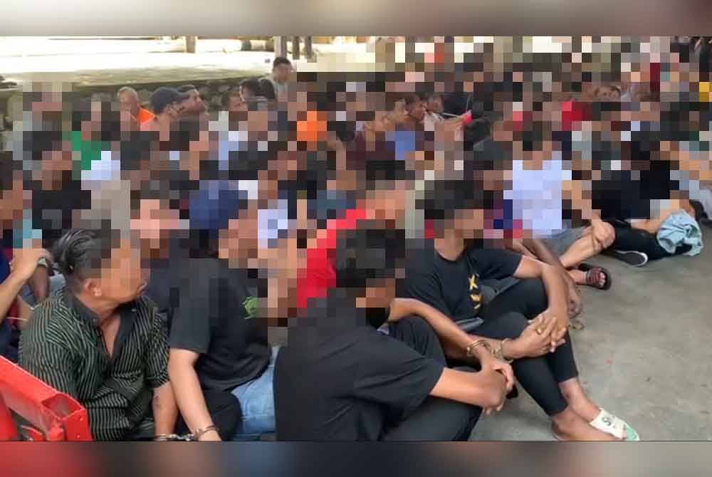 Antara PATI yang ditahan ketika Operasi Mega di sebuah pasa raya di Johor Bahru, pada Khamis.