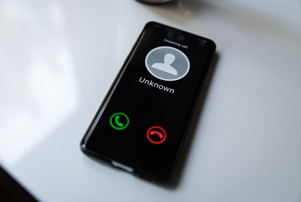 KENAL pasti dan teliti dahulu sebarang bentuk tawaran, iklan, permintaan dan rayuan dilakukan agar tidak terpedaya dengan helah penipuan dalam urusan ibadah. -Foto: Canva