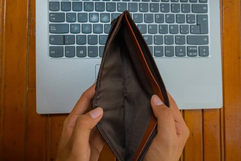 PENIPUAN melibatkan urusan ibadah bukan sahaja membabitkan kerugian kepada mangsa, tetapi juga membawa banyak kemudaratan lain. -Foto: Canva