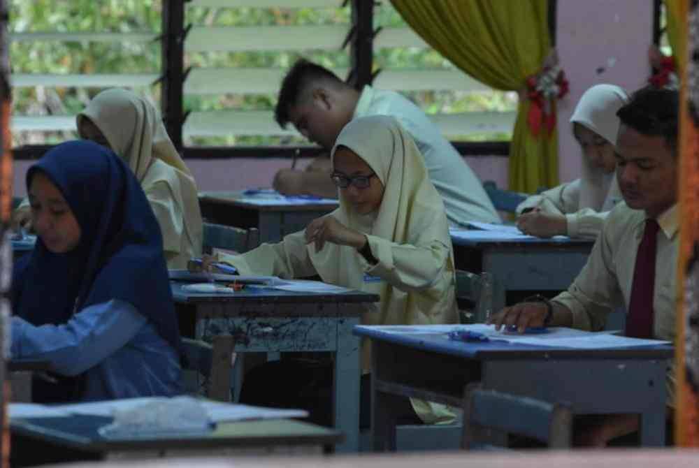 Calon STPM 2023 boleh mendapatkan keputusan secara dalam talian mulai 11.30 pagi, Selasa depan. Gambar hiasan