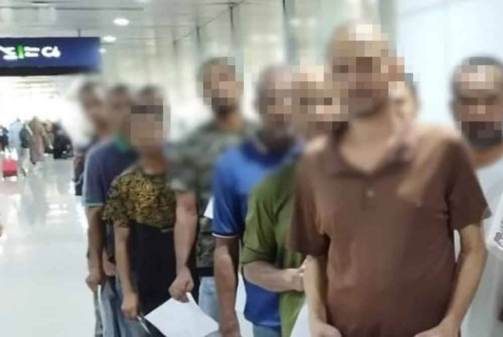 Sebahagian PATI warga Pakistan dan Bangladesh dari Depot Imigresen Kemayan, Bera yang dihantar pulang ke negara asal melalui KLIA, Selasa lalu. Foto Facebook JIM Pahang