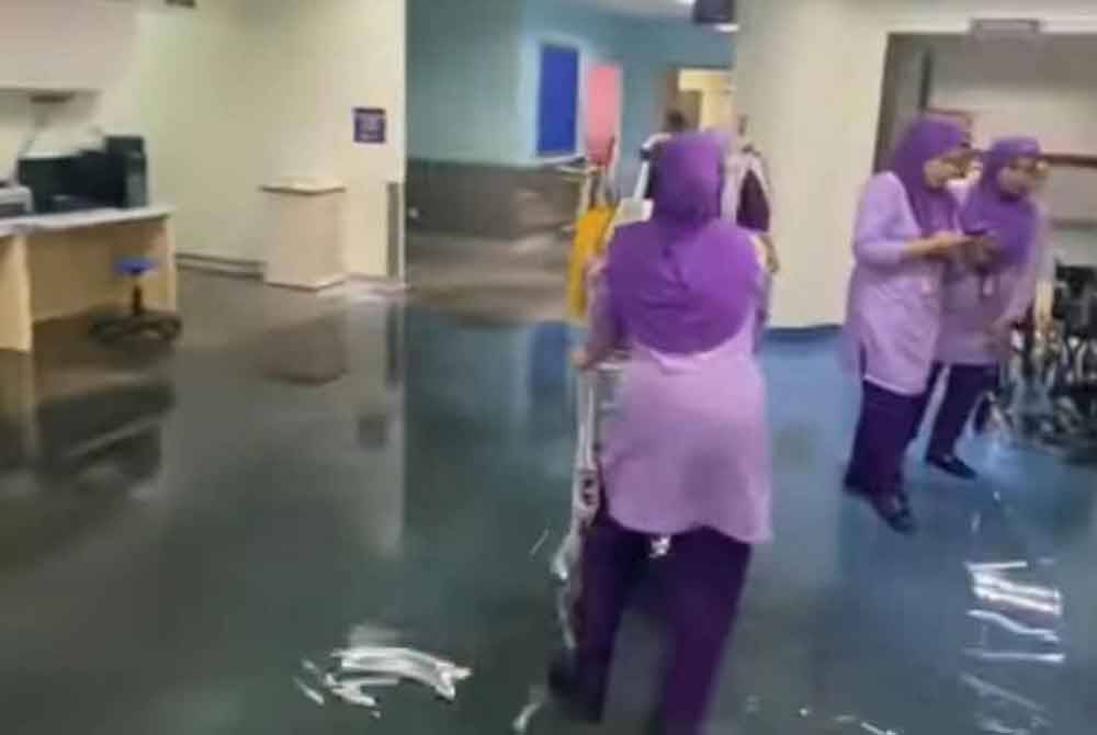 Sebelum itu tular di TikTok sebuah video berdurasi 17 saat memaparkan keadaan di bilik bersalin Hospital USM yang digenangi air dikatakan berpunca daripada kebocoran saluran air.