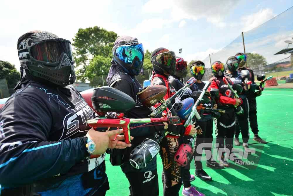 Sebahagian pemain pasukan Thunderstorm berkumpul di Awana Paintball Bangi untuk menjalani latihan menjelang pertandingan di Dreux bulan depan. Foto Sinar Harian-ASRIL ASWANDI ABD SHUKOR