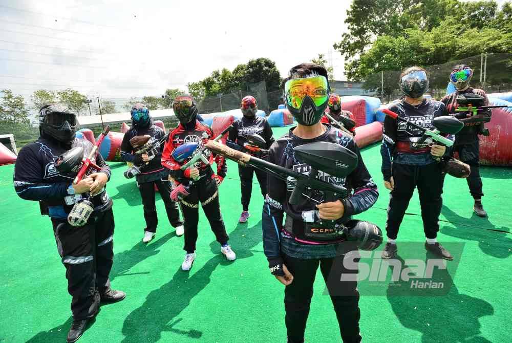 
Pasukan Thunderstorm mahu membuktikan penyertaan mereka di Piala Dunia bukan sekadar pelengkap jadual sebaliknya mahu mencabar kejuaraan sekali gus membuktikan pemain paintball wanita Malaysia juga mampu bersaing dengan negara kuasa besar sukan ekstrem itu. Foto Sinar Harian-ASRIL ASWANDI ABD SHUKOR