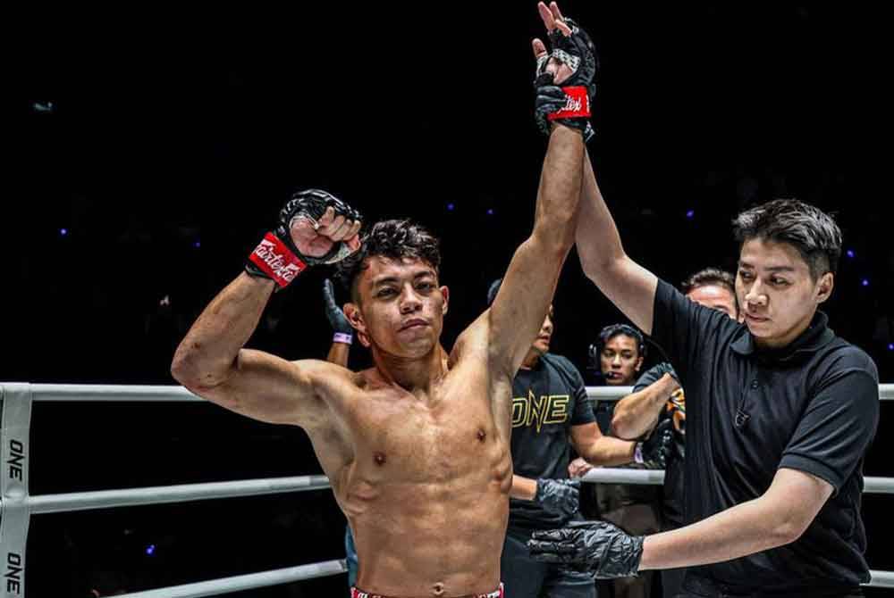 Mohd Rifdean Masdor meraih kemenangan kedua berturut-turut selepas menundukkan lawannya dari Thailand, Petaek Sitbigjasskonrakpathum menerusi Technical Knockout (TKO).