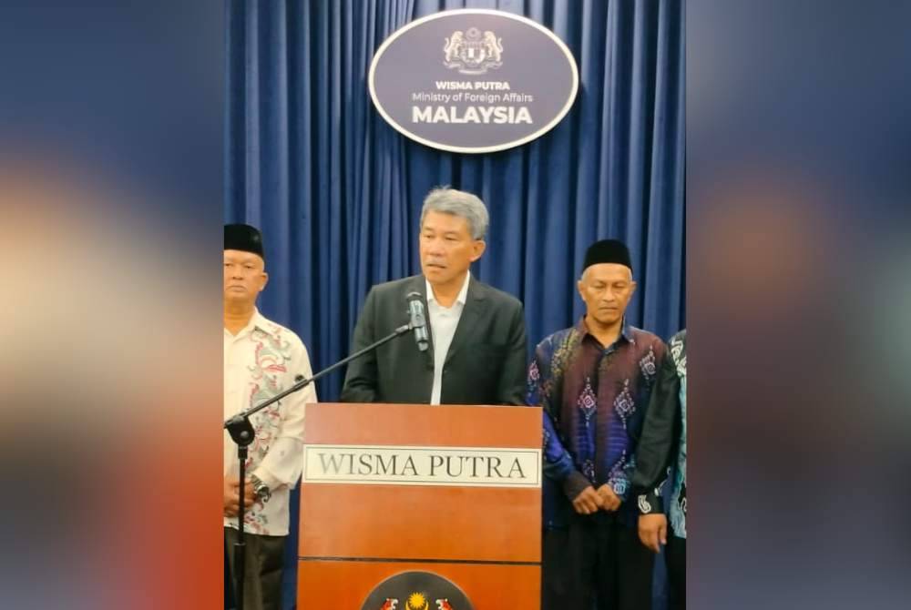 Mohamad pada sidang akhbar di Wisma Putra pada Isnin.