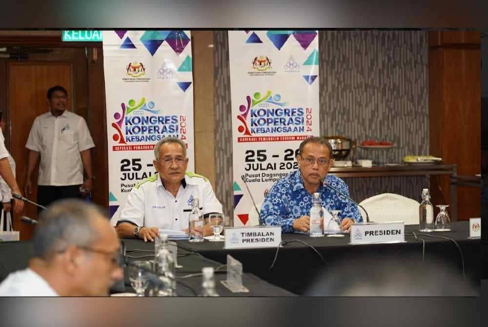 Abd Fatah (kanan) ketika sidang media Kongres Koperasi Kebangsaan 2024 di WTC di sini pada Isnin.