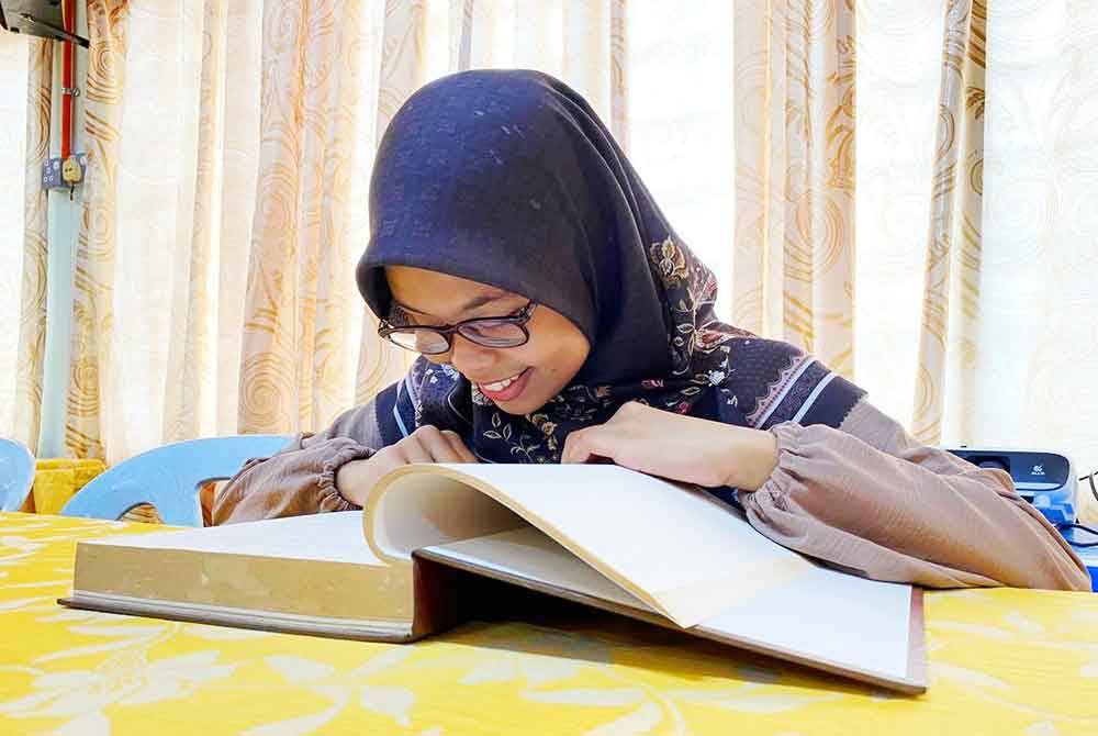 Noorhaslin hanya boleh melihat dan membaca sekitar 30 minit sebelum matanya akan menjadi pedih serta mengeluarkan lendir.