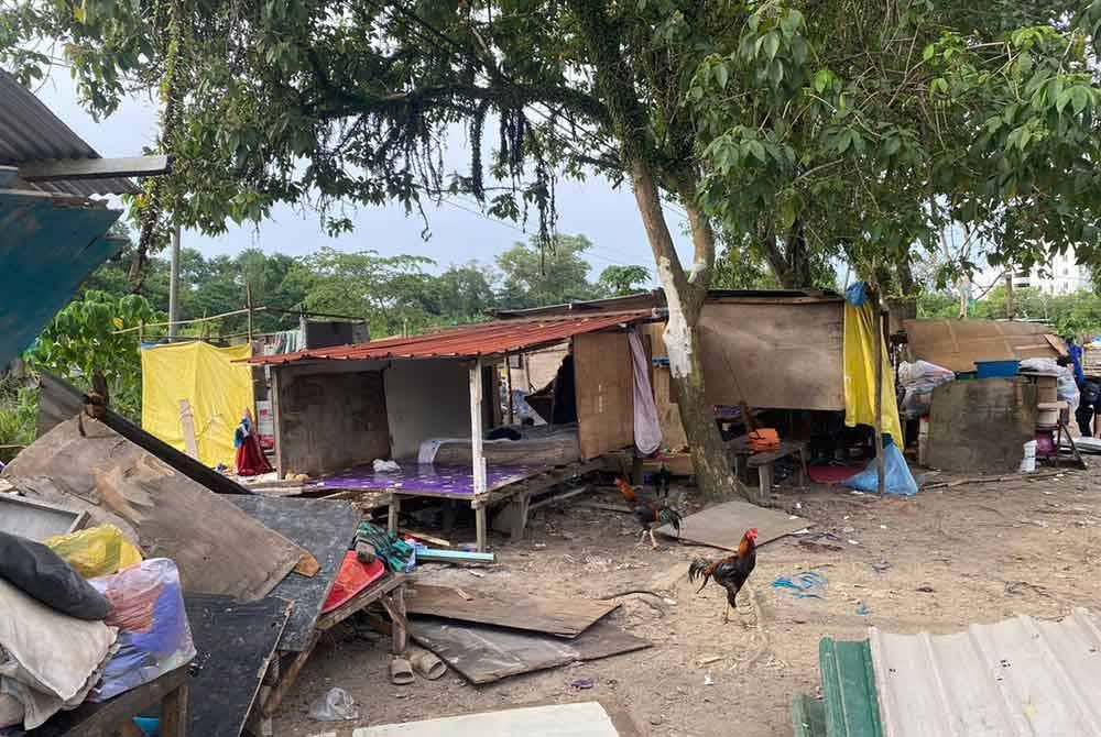 Antara rumah setinggan yang dirobohkan di kawasan Likas oleh pihak polis dalam Op PATI Bersepadu Mega.